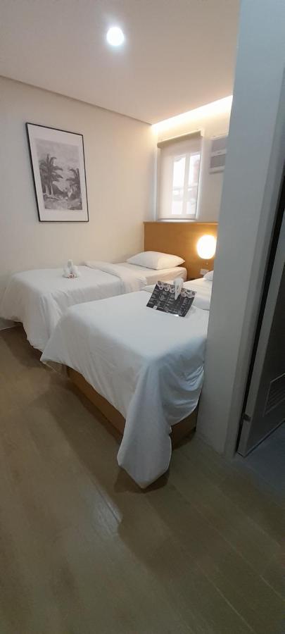 Aurora Suites Pasay Bagian luar foto