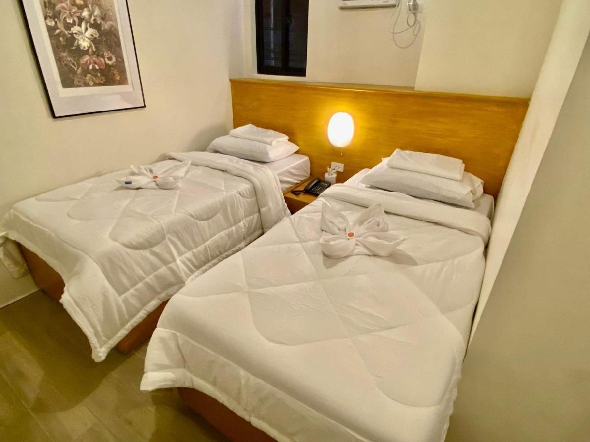 Aurora Suites Pasay Bagian luar foto