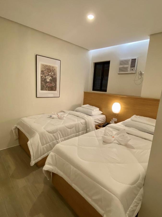 Aurora Suites Pasay Bagian luar foto