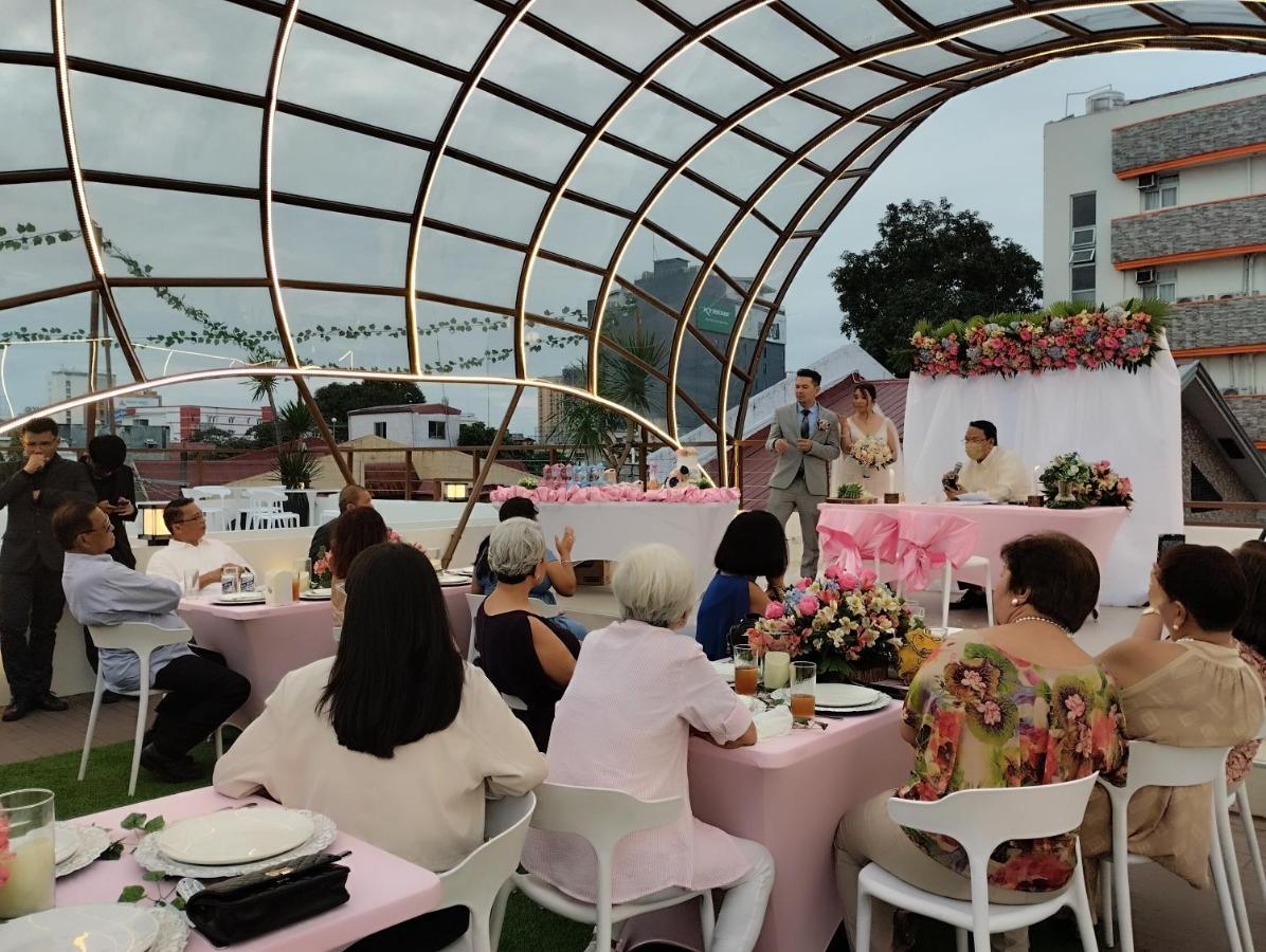 Aurora Suites Pasay Bagian luar foto