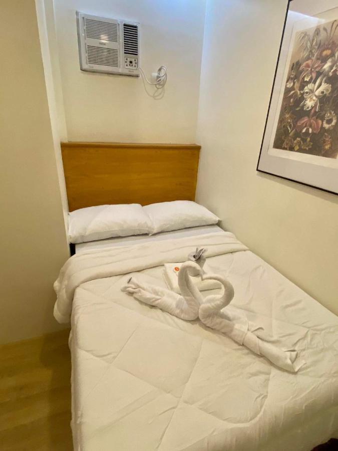 Aurora Suites Pasay Bagian luar foto