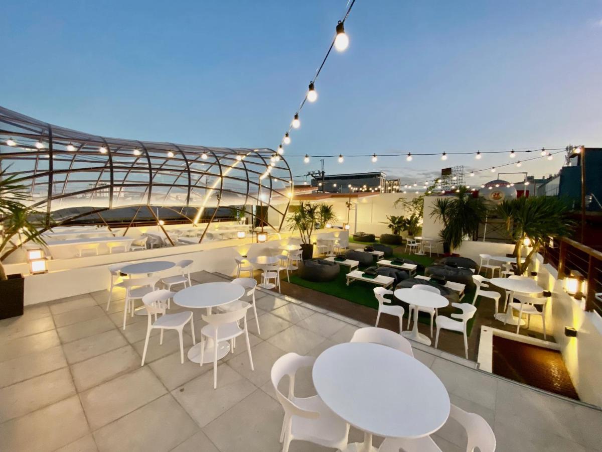Aurora Suites Pasay Bagian luar foto