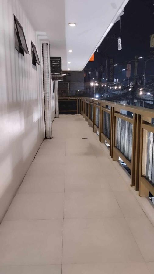 Aurora Suites Pasay Bagian luar foto