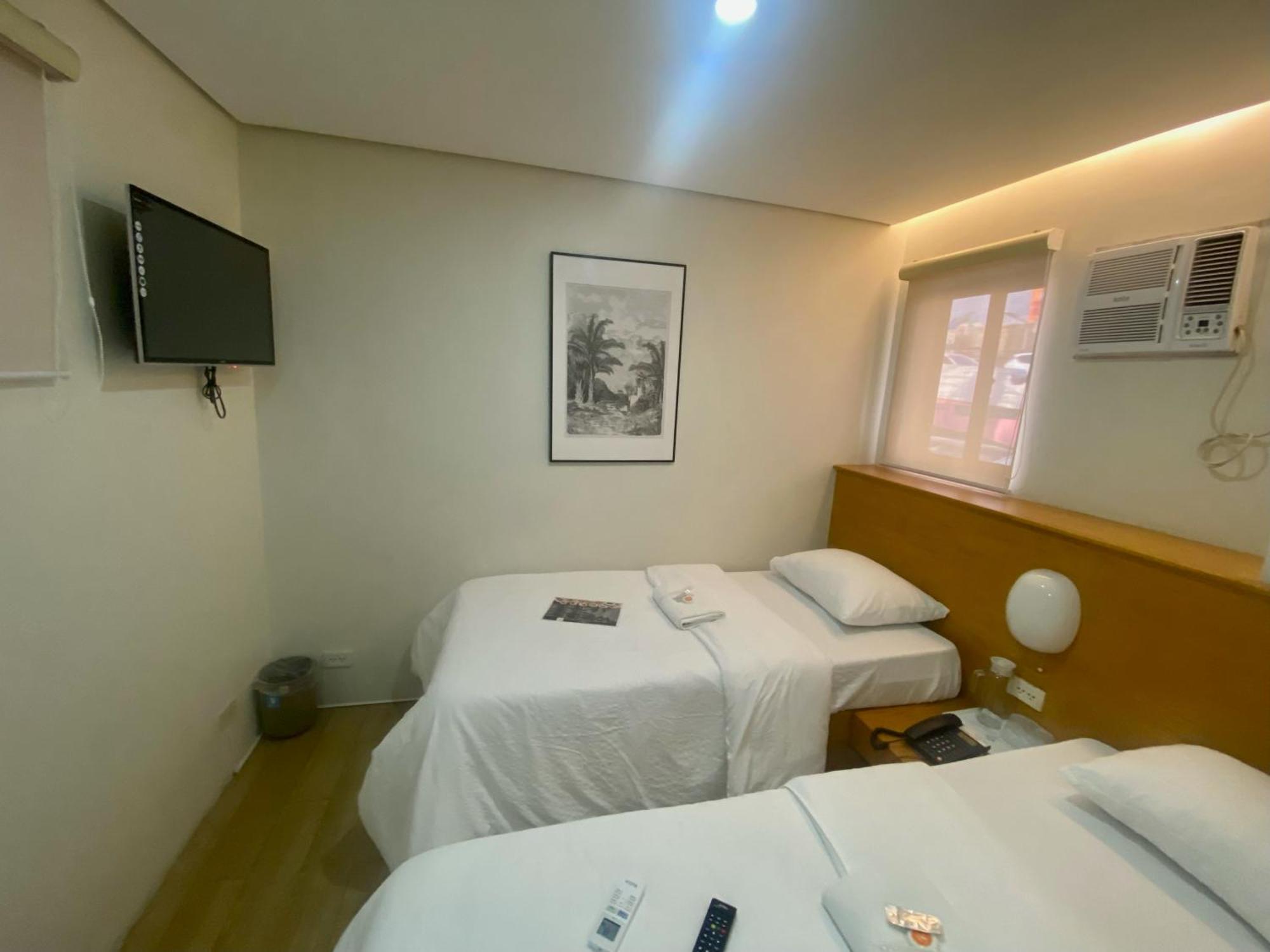 Aurora Suites Pasay Bagian luar foto